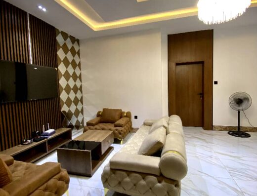 Luxury 2-Bedroom Serviced Apartment in Gbagada – 15 Mins from Airport”
