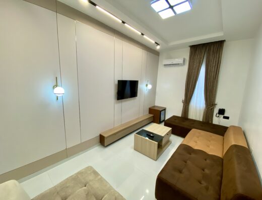 Stunning A Room & Parlor Serviced Apt | Secure Gated Estate