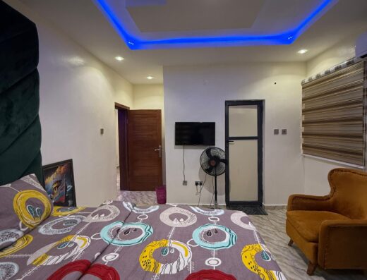 A wonderfully furnished and fully serviced luxury 3 bedroom shortlet apartment in Surulere